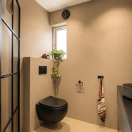 Two Bedroom With Two Bathrooms And Private Terrace And Garden *